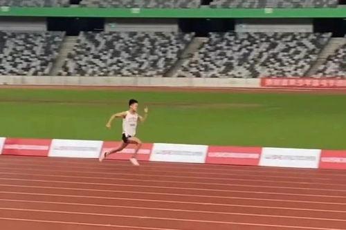 百米跑步视频