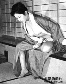 红衣女子切腹自尽视频,悲剧背后的真相与反思