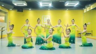 幼儿傣族舞蹈视频,幼儿舞动青春风采